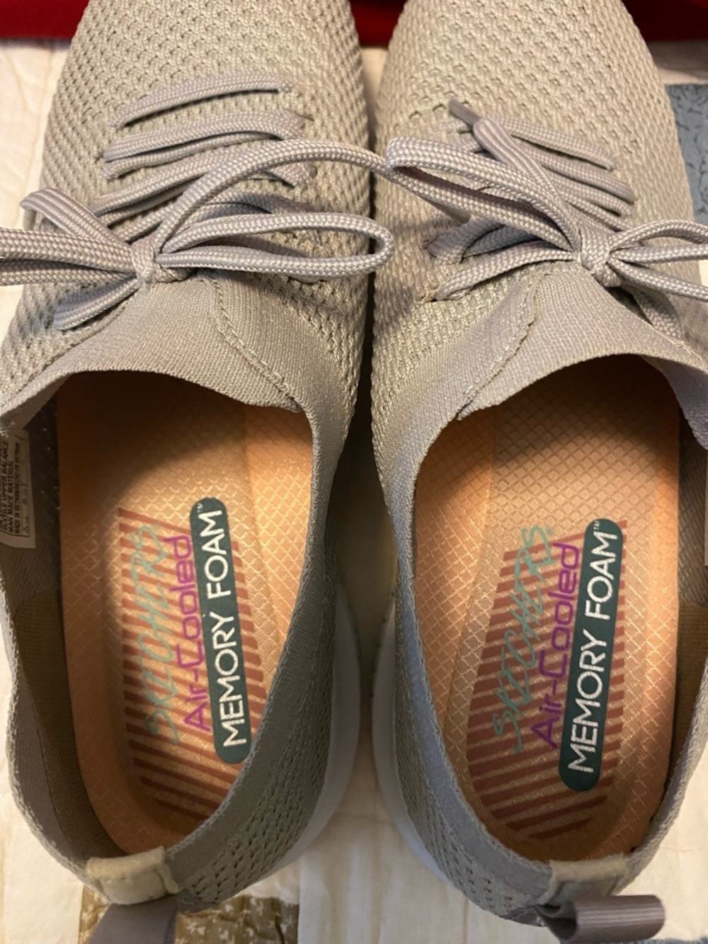 Women’s Skechers Light Gray Knit Sneakers In Excellent Condition Size 10 - Picture 5 of 6
